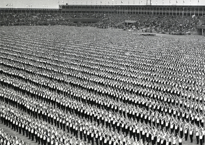 Paže tuž, vlasti služ!